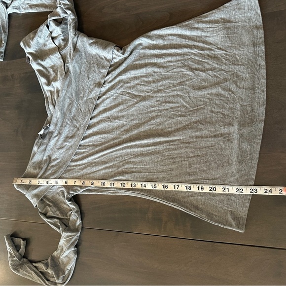 NWT Express Gray Off the Shoulder Long Sleeve Tee Shirt M - Picture 8 of 9